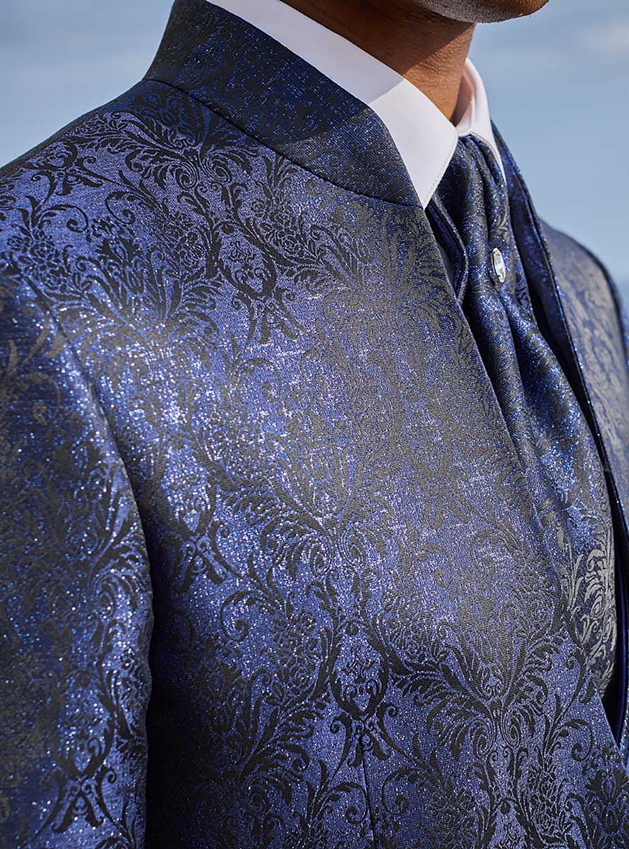 costume bleu marine avec motifs